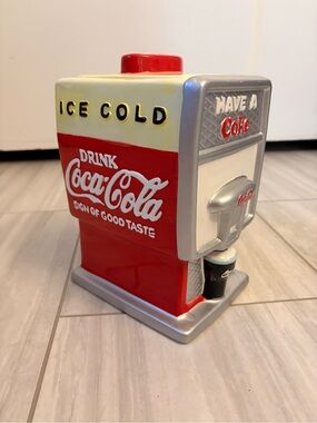 Houston Harvest 2002 Coca-Cola Soda Fountain ceramic cookie jar.